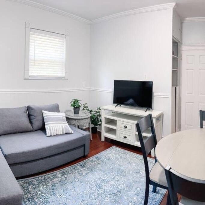 Historic Peaceful Apartment 뉴헤이번 외부 사진
